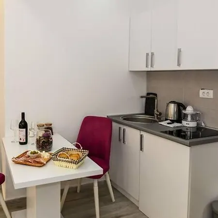 Vujovic Studio Apartment Tivat Buitenkant foto