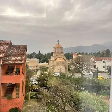 Vujovic Studio Apartment Tivat Buitenkant foto