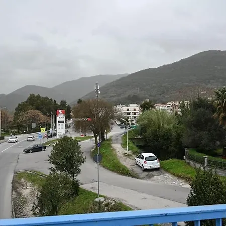 Vujovic Studio Apartment Tivat Buitenkant foto